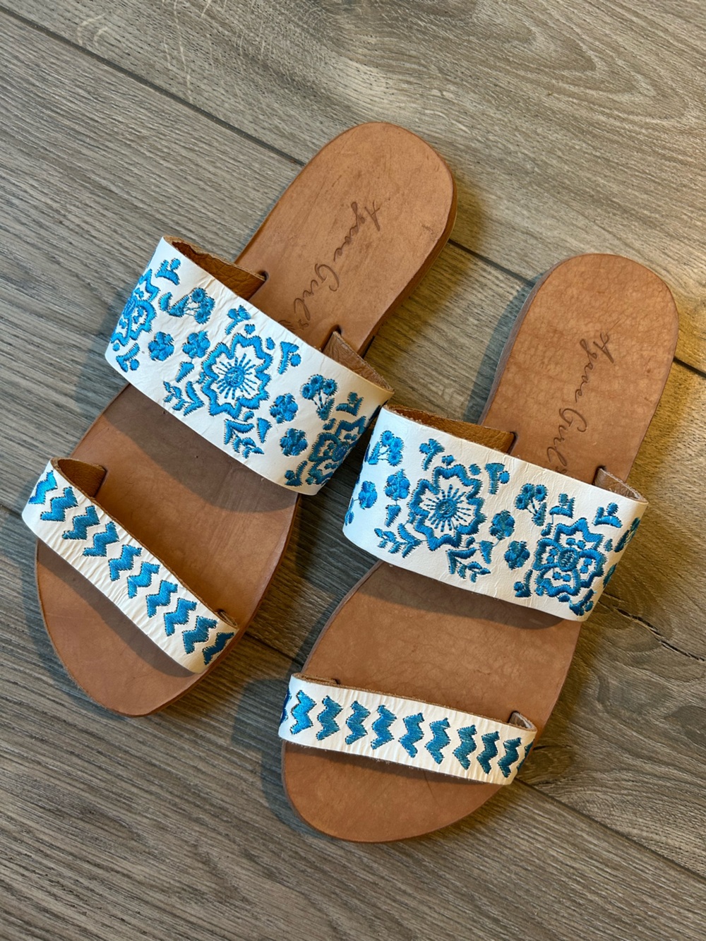 Agave Girl Boho Embroidered Leather Sandals / Slides Size 10.5